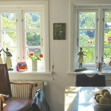 Petrine/s Hues * Midlum (Schleswig-Holstein)