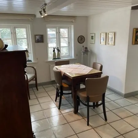 Petrine/s Hues Midlum (Schleswig-Holstein)